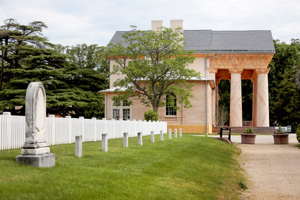 Graves beside Arlington House.