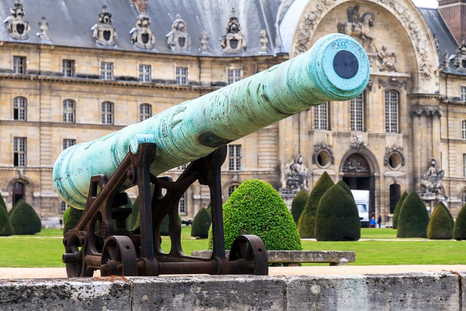 Cannon outside Les Invalides.
