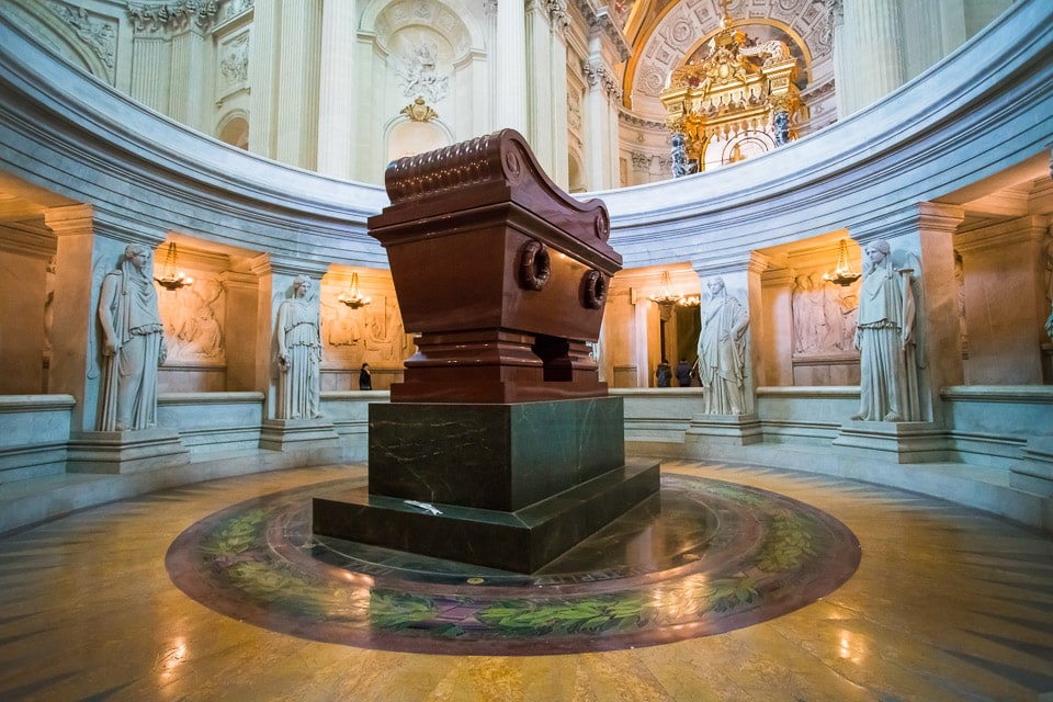 Napoleon's tomb surrounded by sculpted statues.