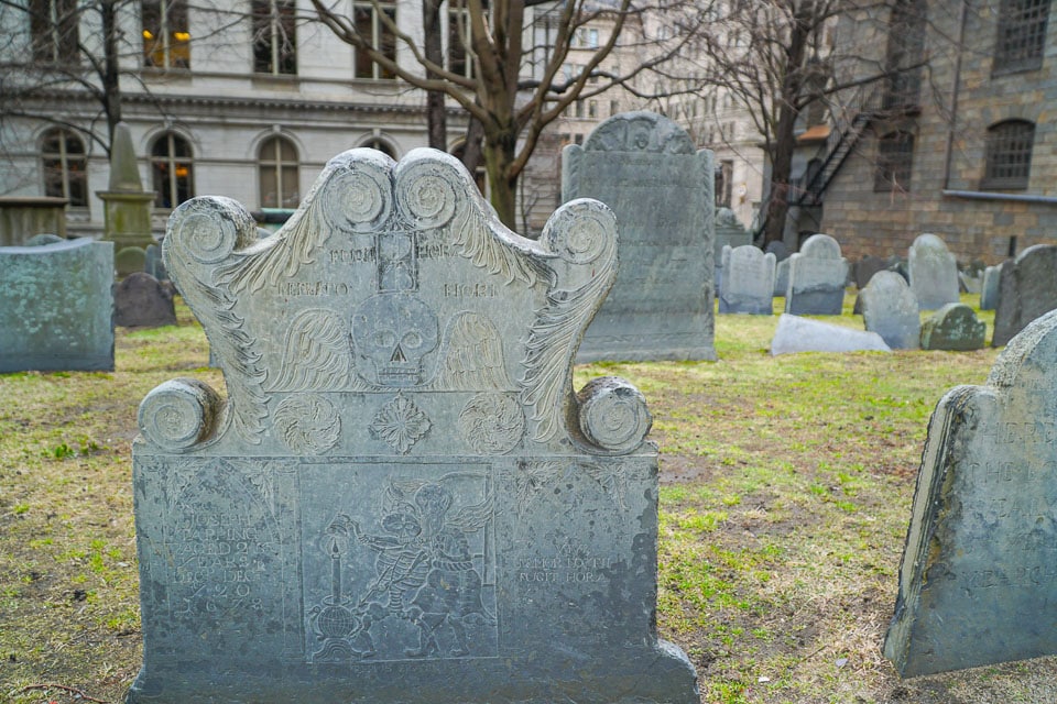 Carvings on Joseph Tapping's gravestone. 