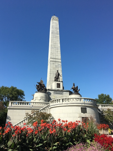 Exterior of Abraham Lincoln's Tomb.