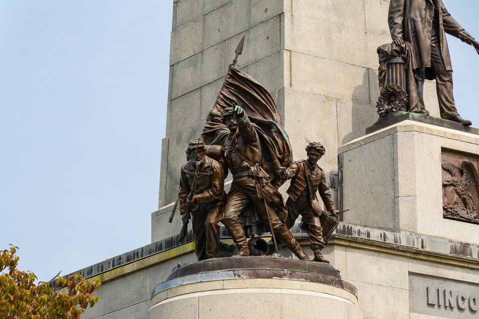 Civil War statue on the Lincoln Tomb.