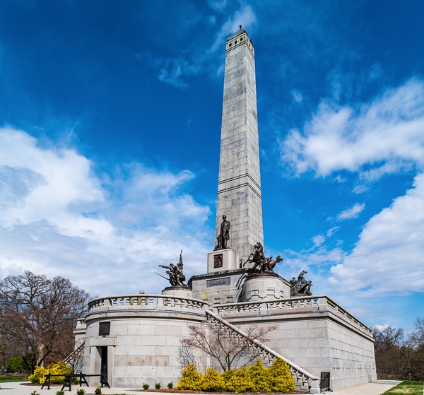 Exterior of Lincoln Tomb.