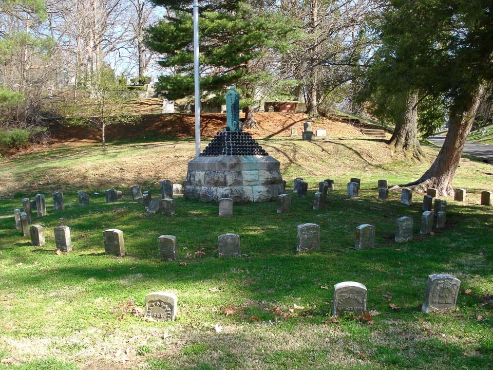 Circle of gravestones around a monument in Oak Ridge Cemetery.