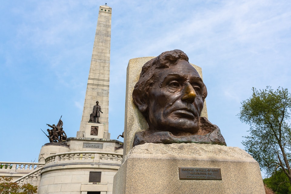 Bust of Abraham Lincoln in front of the Lincoln Tomb.