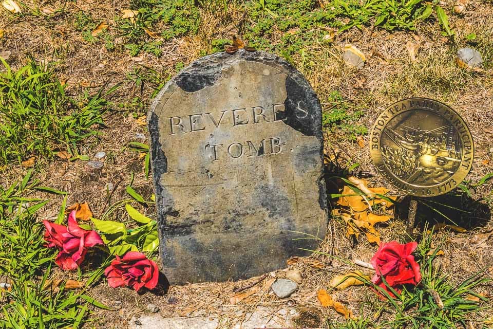 Small grave marker that says "Revere's Tomb".