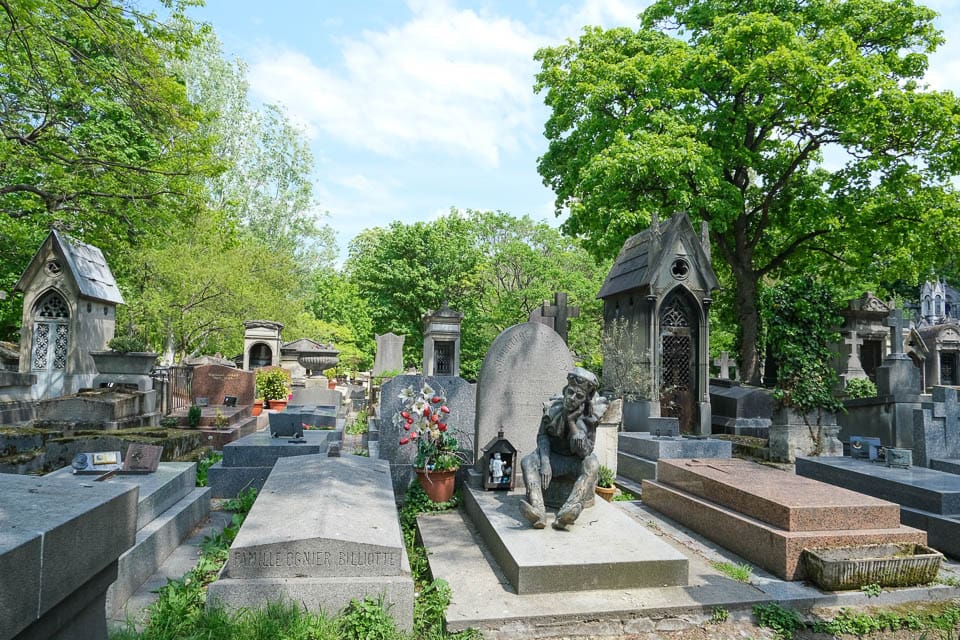 Rows of graves in Montmartre Cemetery.