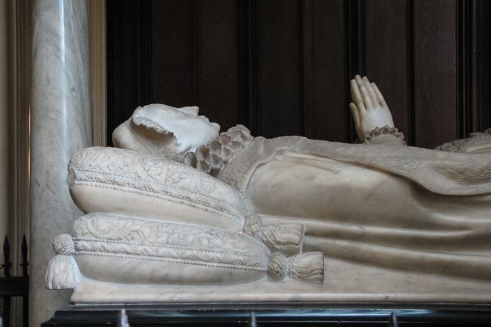 Marble effigy of Mary, Queen of Scots on her tomb in Westminster Abbey.