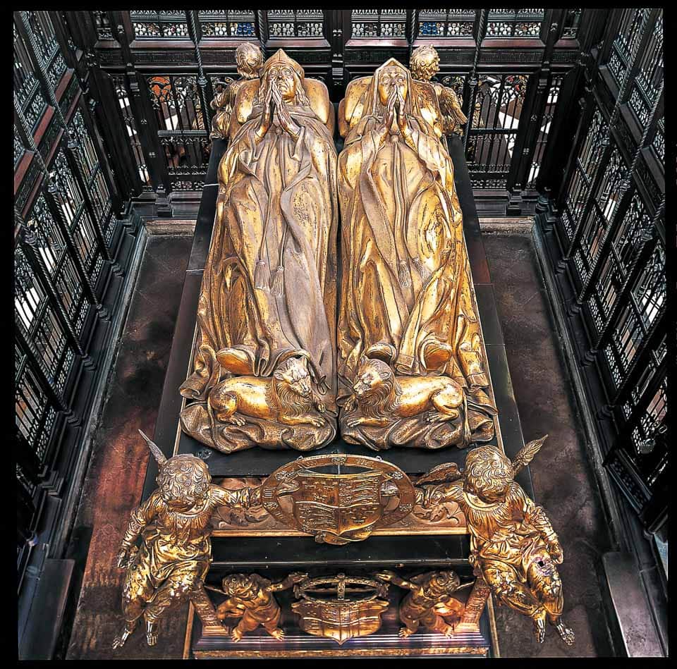 Tomb and effigies of Henry VII and Elizabeth of York.