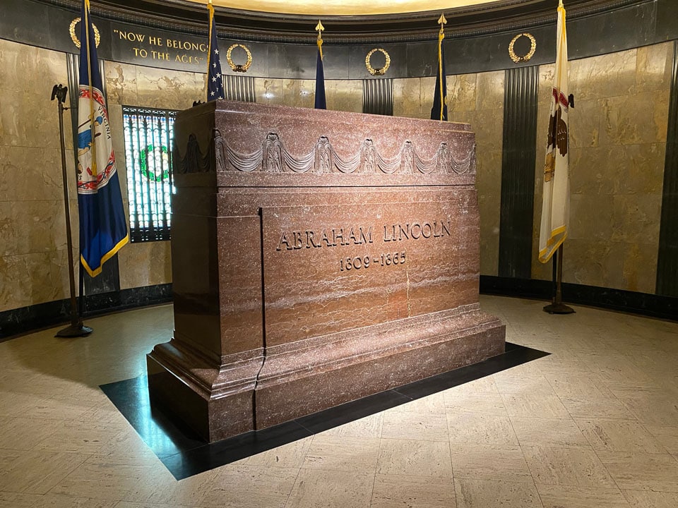 The tomb of Abraham Lincoln is a prominent presidential burial site in the United States.
