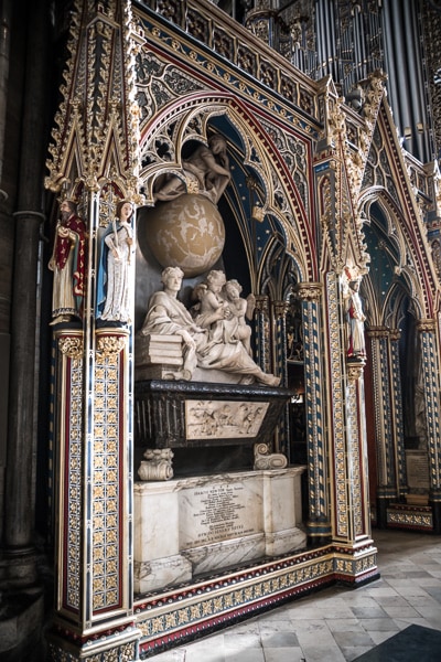 Monument and grave of Isaac Newton, one of the most famous graves in Westminster Abbey.