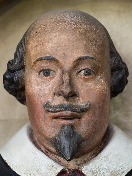 Close up of the carving of Shakespeare on his monument.