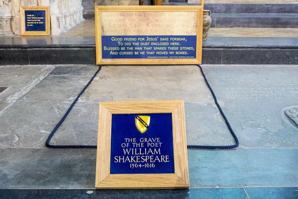 Plaque translating the inscription on Shakespeare's grave.