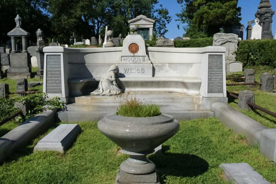 Houdini's gravesite.